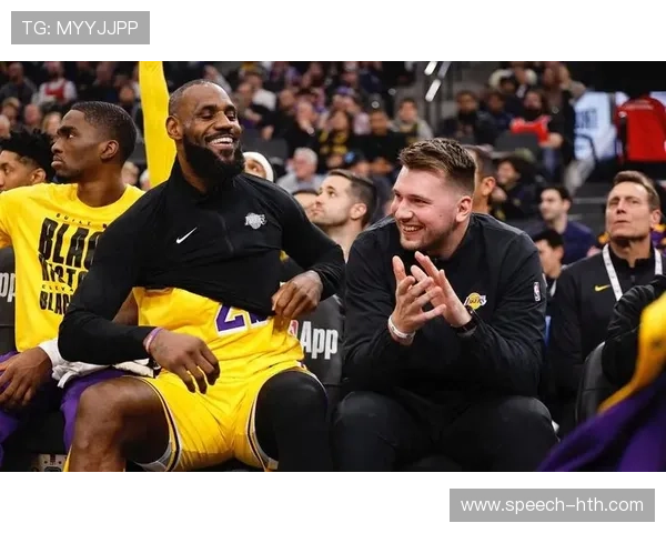 湖人队在季后赛首轮遭遇快船挑战 詹姆斯复出能否带领球队逆袭